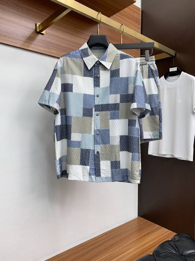 套 罗意威 M-3Xl 25年春夏新款休闲提花短裤 套装 干净利落剪裁，都市风十足 采用精纺棉质提花面料手感软糯干爽，上身效果挺括有型。五金精致，商务休闲非常好