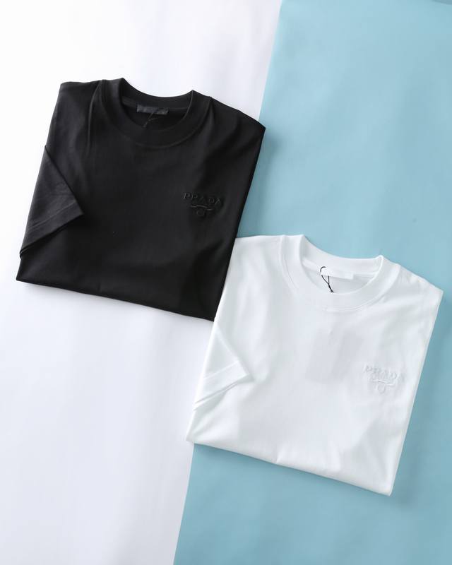 pa*拉 25Ss春夏新款丝光云朵棉圆领短Tee，男女同款胸前同色刺绣标识时尚休闲宽松圆领短袖T恤衫！P家新款纯色T恤，从面料到设计，无不透露出独特的韵味与现代