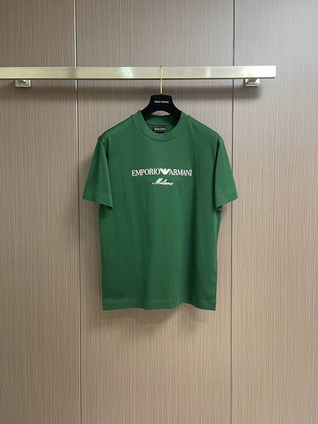 emporio Armani Ea 阿玛尼2025新款 字母印花T恤，属于那种简约又不失亮点的款！选用舒适性很高的全棉面料 摸起来软糯细腻！亲肤 吸湿透气性好