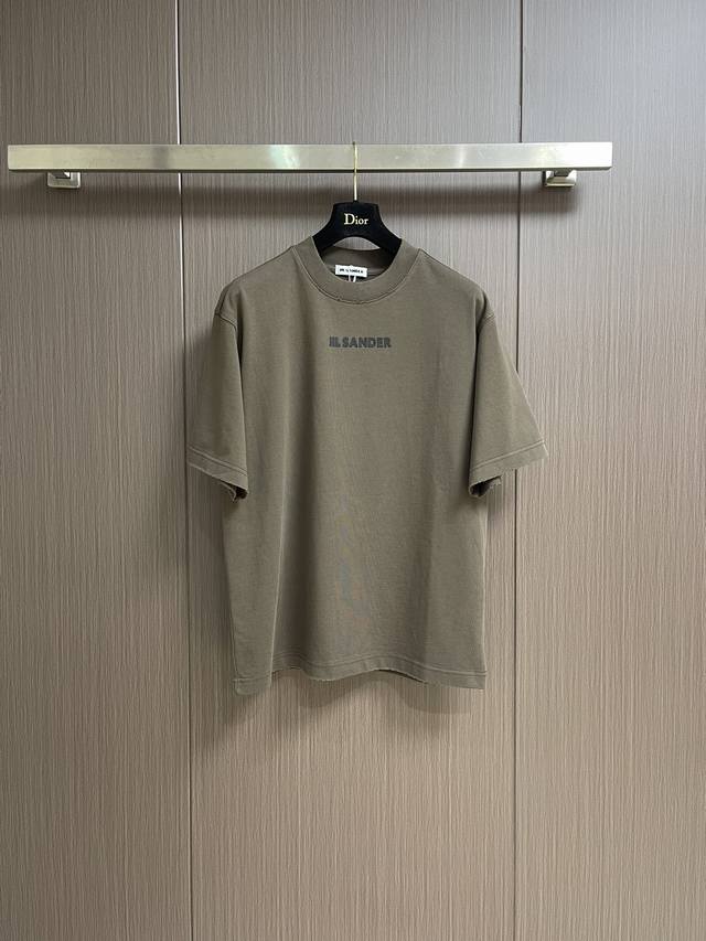 jil Sander 2025Ss春夏新品字母Logo短袖T恤，经典时髦的风格单穿打底自带高级感，极简主义代表纯粹的极简裁剪实在是高级！可盐可甜！ G双纱面料柔