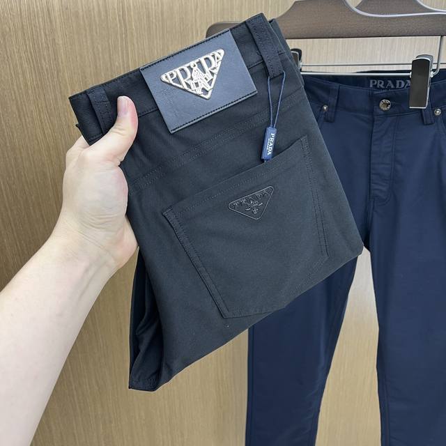 pd 2540Ss春夏新品，官网同步有售，男士高端商务休闲西裤，高端进口面料，带弹力，后面采用硅胶字母压胶，五搭配，即经典又时尚，合体裁缝，上身效果无约束感 ，