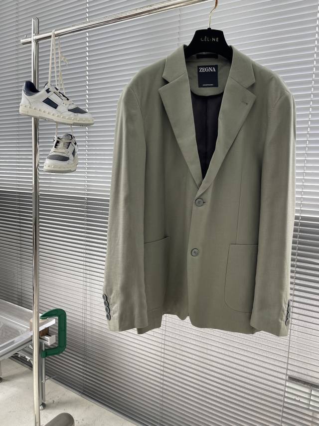 z Zegn 2025Ss 男士天丝麻西装 高端商务正装西服外套新视角西服外套,休闲商务的魅力徽标.经典版型裁剪,尽显男士魅力风采.客供纤维蚕丝亚麻混纺机织,多