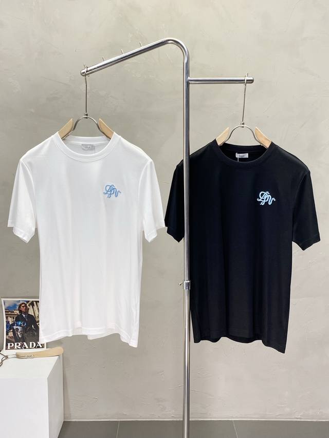 dior迪奥独家专供新款男士休闲短袖 高端定制 高端版本 时尚百搭爆款进口面料 手感超柔软细腻 穿着亲肤舒适 高端精品 代工厂P精细做工 上身非常赞 男士必备单