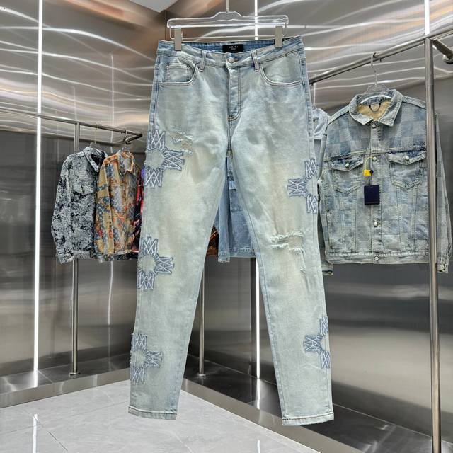 amiri 破洞图案刺绣街头潮流修身小脚弹力牛仔裤 颜色 浅蓝色 码数 30 32 34 36 38