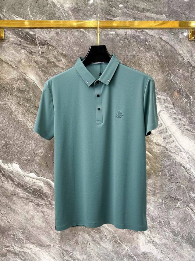 蒙口 高端货商务 白领 单位人士必入单品！ 休闲商务翻领短袖，科技舒适面料，体感非常棒，手感顺滑质感很棒！弹性好，无任何束缚感，面料自带透气网孔，吸湿排汗，速干