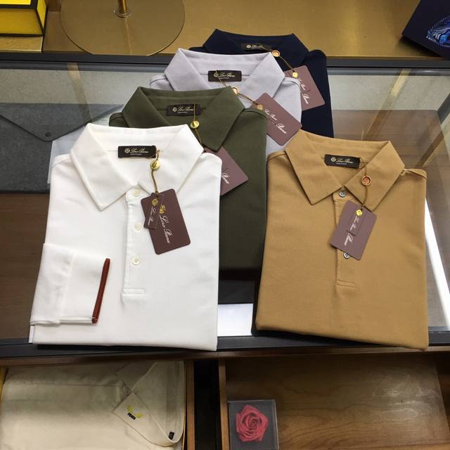 新品上市 Lp 25时装款长袖丝光珠地棉马球Polo衫！ 版型：高端的时尚美学设计结合立体裁剪的版型，使穿着更具舒适性和观赏性。 面料：甄选高克重双股丝光珠地环