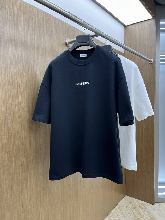 bbr Ss夏装新品 专柜在售 最新系列图案Logo短袖T恤 必须人手一件的节奏！ 进口顶极精梳棉面料，极为亲肤舒适 摸上去非常的细腻，质感很好，完美体现立体感