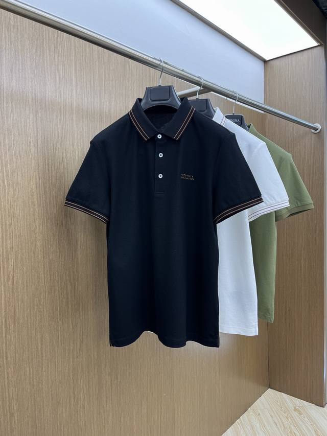 zz Ss早春新款 商务休闲通勤款,渠道精品唯美主义的英式裁剪艺术尽显男士魅力风采. 25春夏 专属标识Polo衫短袖T恤 经典的翻领裁剪工艺从未停止.既不单调