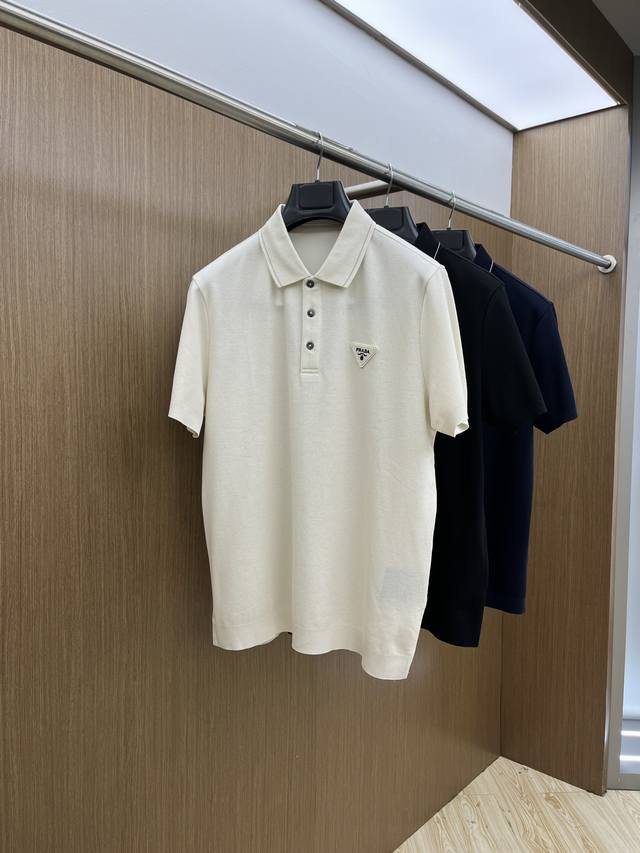 pd 早春新款翻领短袖抢先发售 男士日常出门闭眼搭 高级定制面料Polo短袖T恤 魅力在于创造了简约奢华感的时尚,随意搭配感受英式风格独特气质. 宽松的版型展现