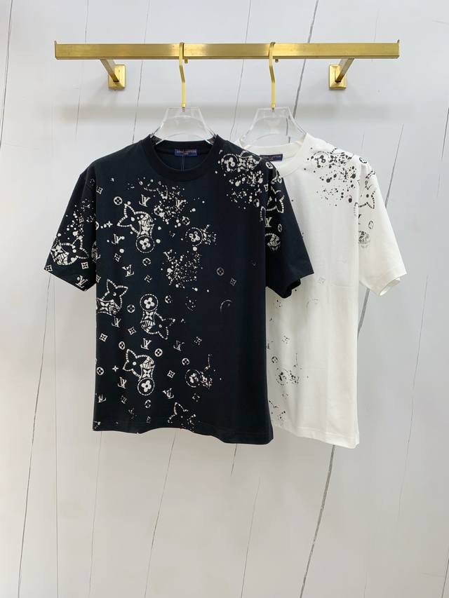 sslv纯棉最新面料经典标识图案Logo时尚简约潮流短袖，最顶级的品质专柜原单短袖，顶级制作工艺进口面料，专柜款独特设计，采用进口高端订制面料。官网在售！面料版