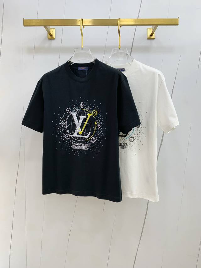 sslv纯棉最新面料经典标识图案Logo时尚简约潮流短袖，最顶级的品质专柜原单短袖，顶级制作工艺进口面料，专柜款独特设计，采用进口高端订制面料。官网在售！面料版