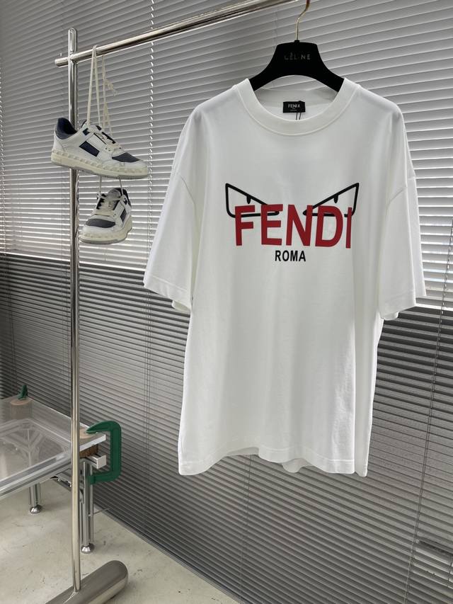 fend 压胶恶魔之眼T恤 压胶立体有型 双层螺纹领口 肩部通肩压条 280克纯棉面料舒适透气 男女同款 码数：S-Xxl S码衣长73 胸围106 肩宽53