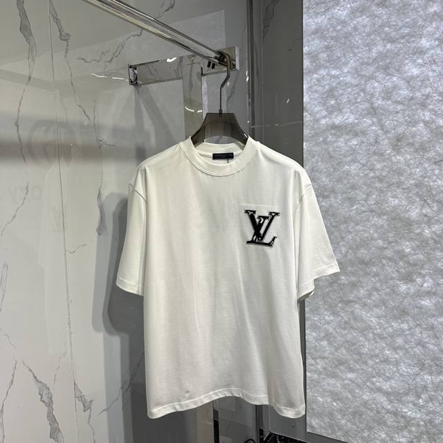 lv家新款前后刺绣短袖T恤 颜色:黑色 白色 码数:M-2Xl