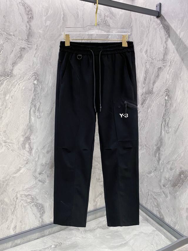 y-3# 2025 铜氨丝莫代尔空气层春夏休闲裤子 美学的焕新诠释,演绎浓郁的格调型时尚风范,细节感和设计感强悍.经典品牌标识做为色彩搭配,演绎经典的品牌时尚,