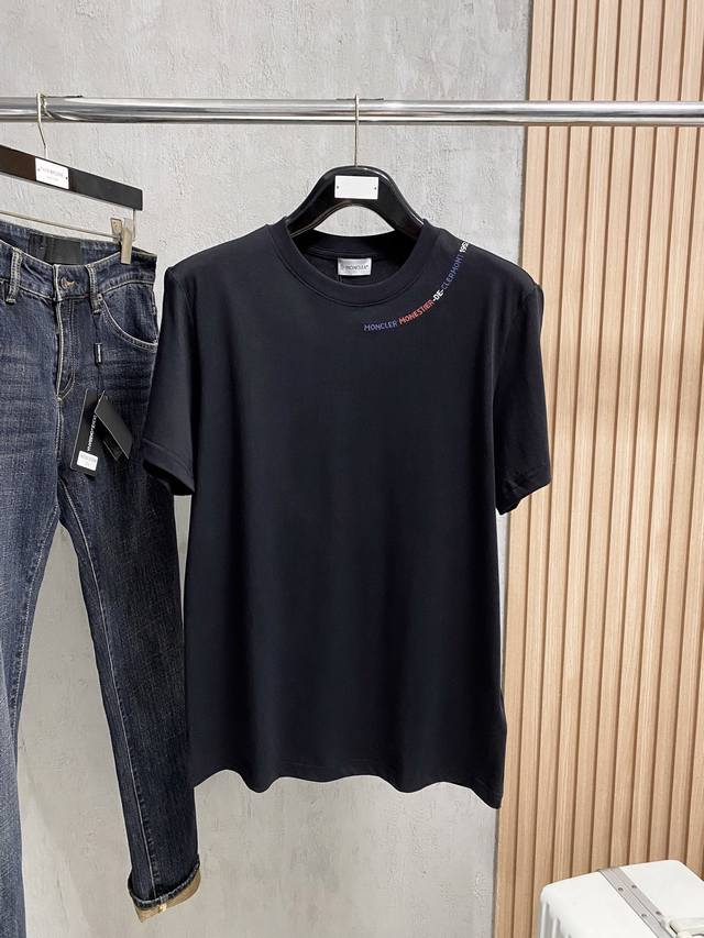 蒙*Moncler 25Ss春夏新款首发专柜最新款短袖圆领T恤 高端订制 设计前卫时尚！品牌Logo重工艺设计 高端定制240克面料.手感柔软.穿着舒适.专柜级