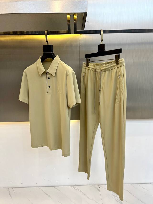 lp、25Ss春夏新品套装Polo短袖+卫裤进口四面弹力速干面料，内里包边走线均匀细致，密而不乱彰显大厂做派。面料，柔软细腻，挺阔舒适。细腻好穿易打理干爽透气不