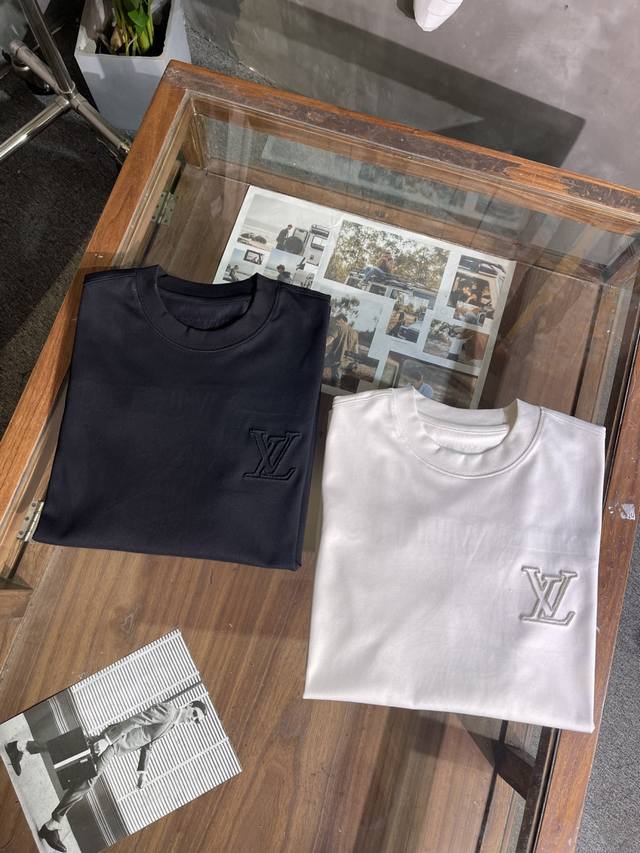 春夏新款路家休闲圆领短T，微宽松版型，黑色白色M-Xxxl