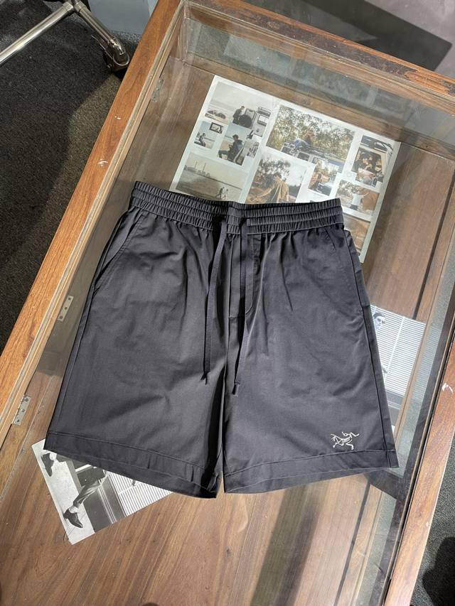 春夏新款始祖鸟休闲运动短裤，压花工艺，速干面料，黑色M-Xxxl