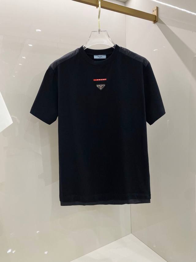 普拉达 2025早春新款男女同款短袖T恤，！定制专属纯棉面料，定制原版工艺螺纹，胸前重工字母Logo工艺设计！简约大方，从容百搭，档次极高，完美融入时尚还有风情