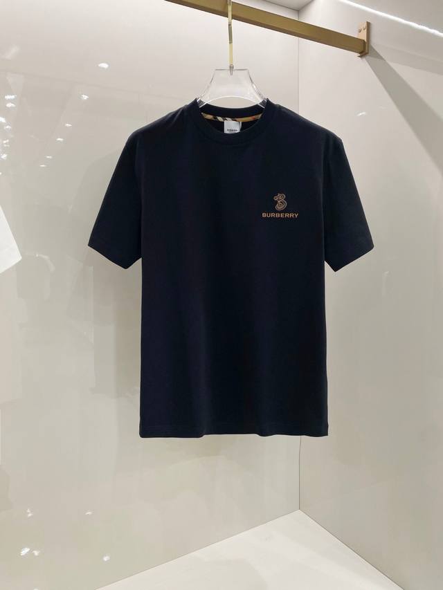 巴宝莉 2025早春新款男女同款短袖T恤，！定制专属纯棉面料，定制原版工艺螺纹，胸前重工字母Logo工艺设计！简约大方，从容百搭，档次极高，完美融入时尚还有风情