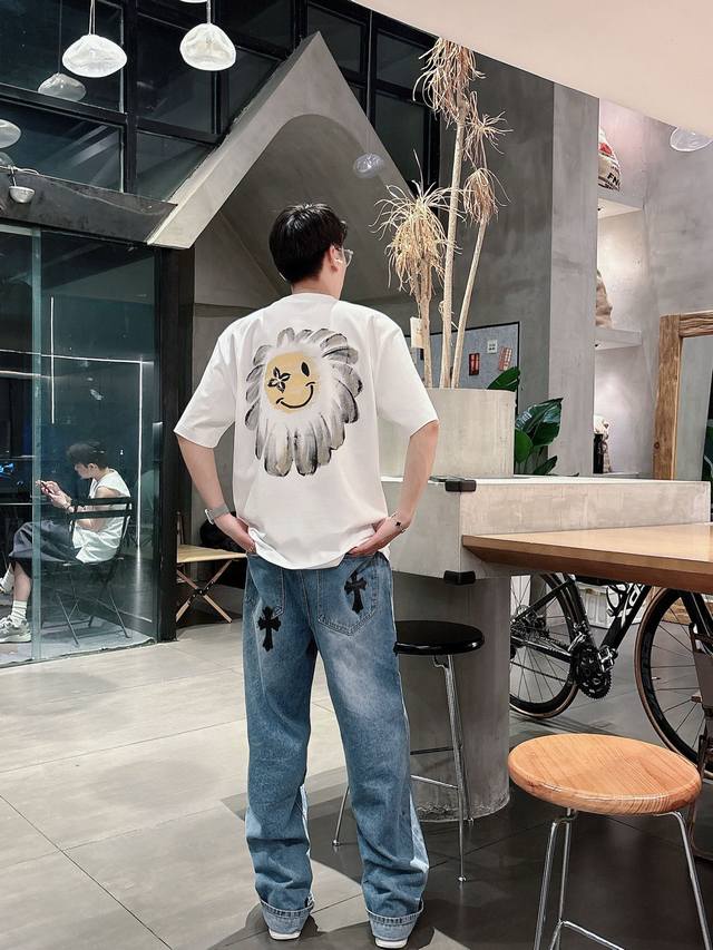 lv* 顶级货品2025春夏新款首发专柜最新款短袖圆领T恤 高端订制 设计前卫时尚！品牌Logo重工艺设计 高端定制260克面料.手感柔软.穿着舒适.专柜级别精
