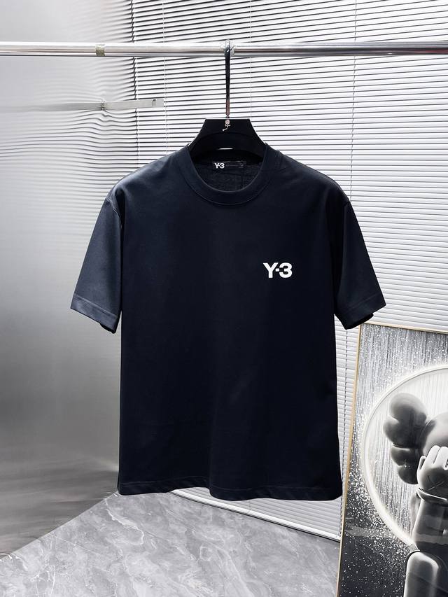 y3 2025Ss新款 半袖 体恤 短袖 圆领T恤，高端版本！专柜定制面料 透气舒适度高，细节无可挑剔，品牌元素设计理念，体现高品质。手感细腻柔软！呈现休闲裁剪