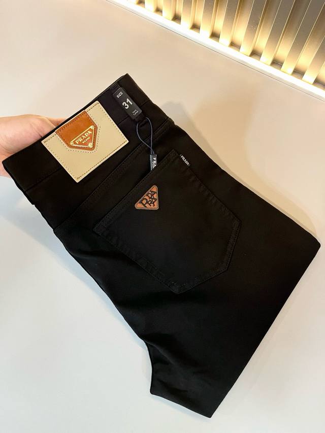 pra*Da 普拉达 2025早春新品发售！牛仔高级百搭实用主义不哗众取宠！港澳台地区限定款！！立体裁剪纯棉材质！台湾外贸公司承接、材质精致细腻似乎是普拉达专利