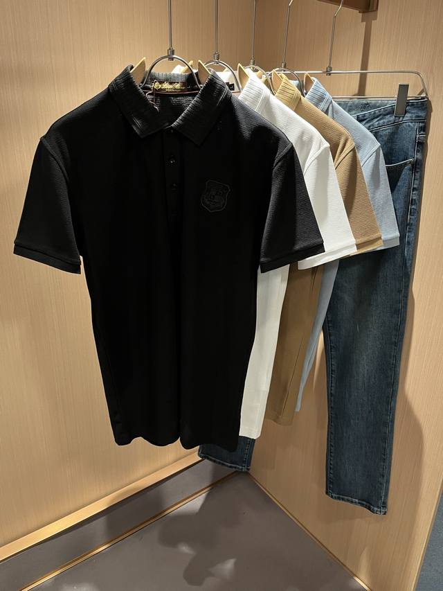 bur*Erry 巴*莉 2025春夏新款男士短袖Polo衫，品牌最新设计元素！既不单调也不复杂,恰到好处的展现品味！客供顶级定制珠地棉面料！舒适吸汗透气根本不