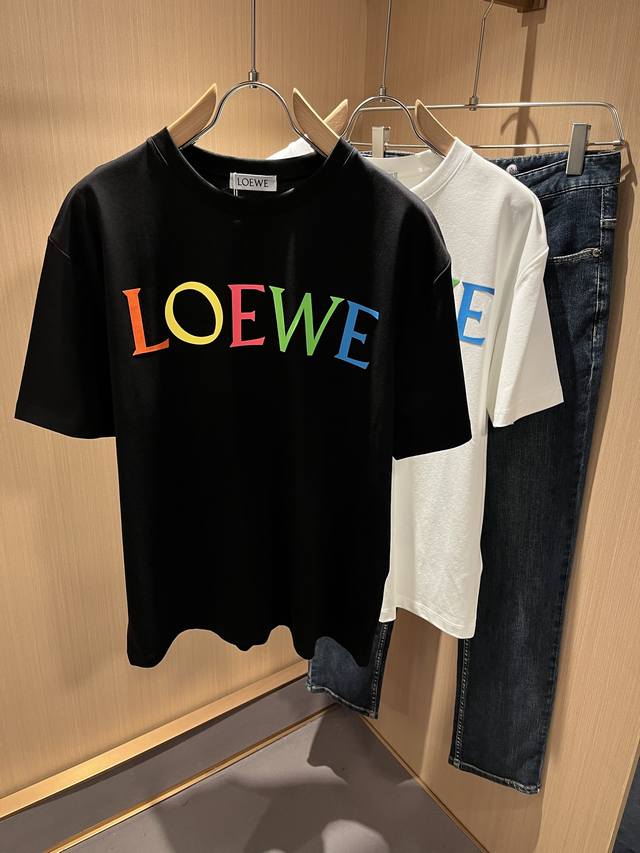 loe*We罗*威 2025春夏新款男女同款短袖T恤，意大利原厂订单渠道，极具个性高级风，标志Logo图案压胶工艺设计！情侣款纯棉短袖T恤！！最新时尚潮流人气产