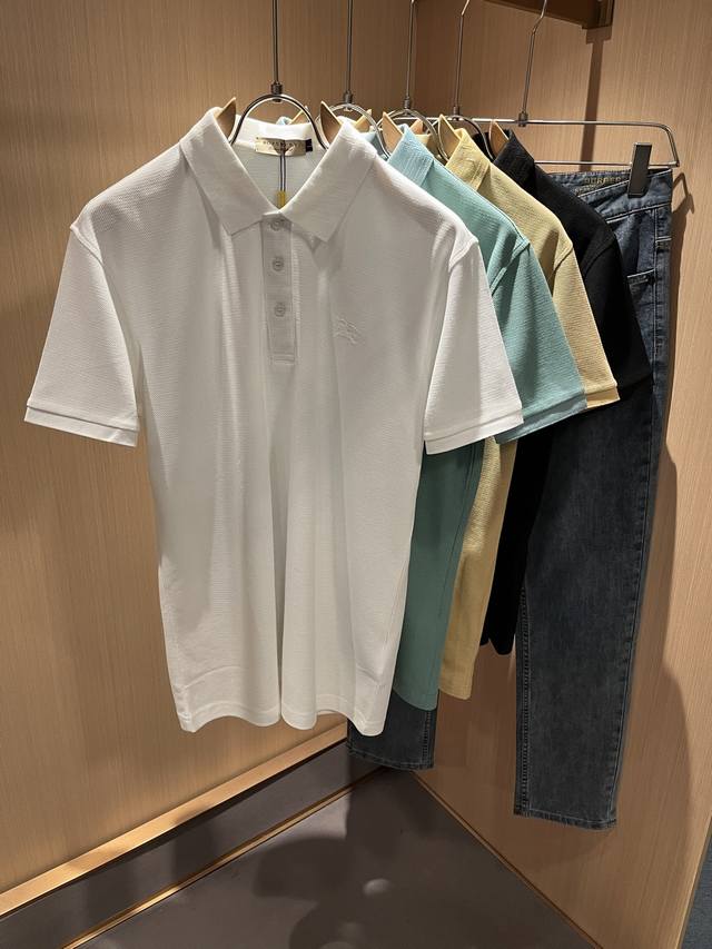 bur*Erry 巴*莉 2025春夏新款男士短袖Polo衫，品牌最新设计元素！既不单调也不复杂,恰到好处的展现品味！客供顶级定制珠地棉面料！舒适吸汗透气根本不