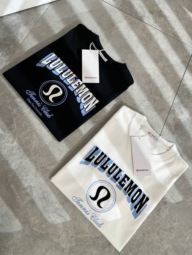 lululemon 露露乐蒙 2025春夏新款男女同款短袖T恤，意大利原厂订单渠道，极具个性高级风，标志Logo图案印花工艺设计！情侣款纯棉短袖T恤！！最新时尚