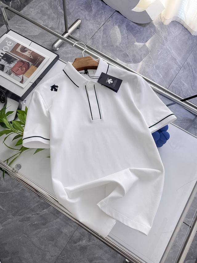 迪桑特25Ss新款春夏短袖翻领T恤Polo，最高版本客供定制高端朱地面料简单时尚款，拼色螺纹超级好看！经典Logo简单大方的款式！满满的高级感，四季可穿。简欧风
