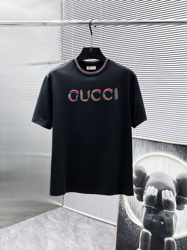 古奇 Gucci 2025Ss新款 半袖 体恤 短袖 圆领T恤，高端版本！专柜定制面料 透气舒适度高，细节无可挑剔，品牌元素设计理念，体现高品质。手感细腻柔软！