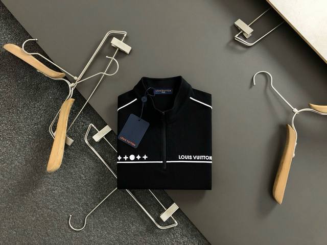 l牌**合身版型M-Xxxl 2025春夏重工拼接字母刺绣拉链领口翻领针织Polo.精致工艺专柜面料，顶级元素融合打造，经典短袖3标齐全，潮男时尚，无论是上身舒