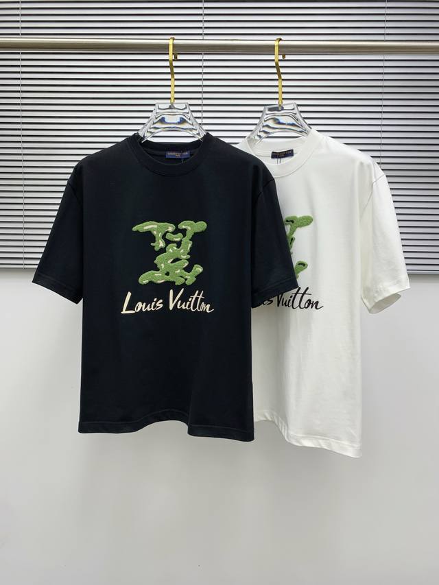 sslv纯棉最新面料经典标识图案Logo时尚简约潮流短袖，最顶级的品质专柜原单短袖，顶级制作工艺进口面料，专柜款独特设计，采用进口高端订制面料。官网在售！面料版