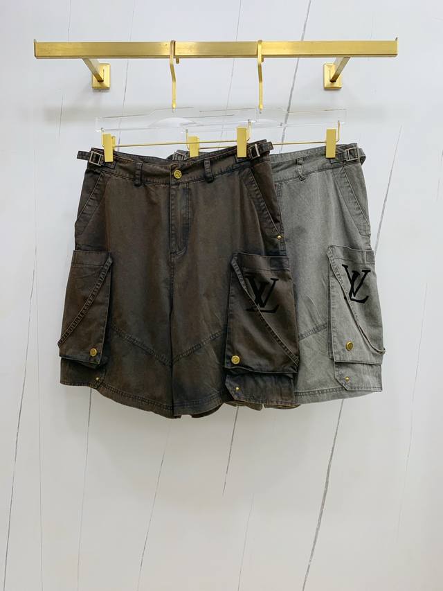 lv2025春夏新款男士休闲短裤 高端货简洁时尚大方 定制原版进口面料 简洁利落又清爽 品质做工细节经得起任何形式检验简约大方百搭款 上身优雅帅气，码数：M-2