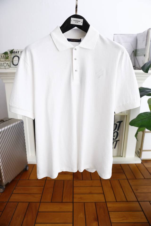 路易威* Louis Vuitt*N. 25驴家夏季新品男士翻领Polo衫奢华经典品牌原版Logo标识标注上身就能体会这款设计带来的年轻与时尚感！整体时尚而有潮