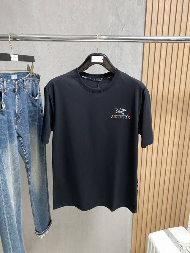 始祖鸟2025夏季新款短袖T恤，个性艺术系列全网独家首发 百搭款细节处理完美纯棉面料十分精致 原版面料 网红明星同款高版本 高品质手感非常舒服 时尚又个性 超级