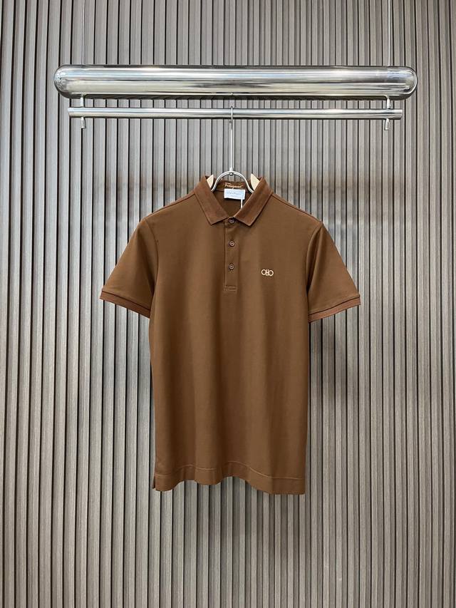 菲拉格慕 2025Ss夏季新款字母Logo男士翻领Polo衫！经典商务男款，高端男装的天花板级别的商务男款！简约时尚大气不失优雅，单穿内搭体面过人，品质控 细节