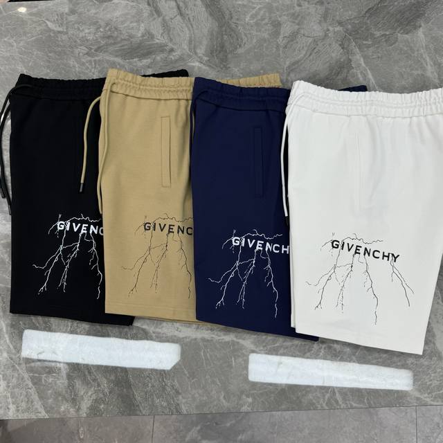上衣- 。裤子- 。 Givench*纪梵-希25S夏季新款五分短裤！视觉感受超前！悬垂感强！手感质感都极完美！无缝工艺M侧身Logo的经典设计完美的丰富大家的