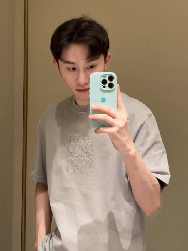 高端复刻 Loewe 罗意威 25Ss 官网同步大Logo激光贴布刺绣短袖 灰色 面料说明 32支精棉紧密平纹280克 配套1:1十字罗纹260克 工艺：刺绣采
