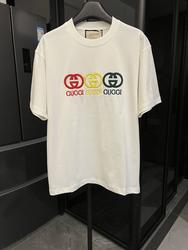 高端 Gucci 古驰 25Ss 双G多标高密度刺绣短袖 白 重磅克重260G纯棉双纱面料 螺纹定织定染通肩拉条工艺增加衣物清洗寿命 触感舒适 品质上乘 全套辅