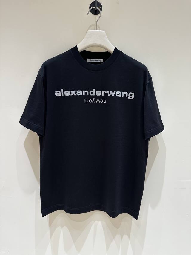 新品 Aiexanderwang原单男士时装款纯棉圆领短袖T恤，高端贸易渠道货，25年春夏新品，凹造型必备单品！ 设计师巧妙将经典品牌字母，以重磅环保胶印工艺呈