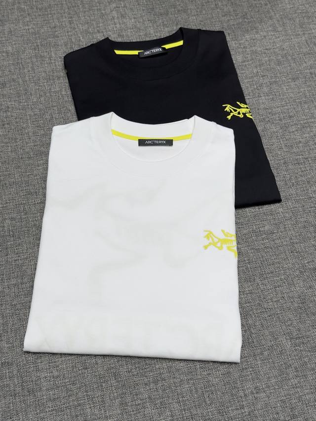 新品 Arc 鸟 2025春夏系列同款棉质短袖T恤！鸟家设计师将全新系列瞄准现代年轻人们的审美观, 打造出一款又一款惊艳众人的时尚单品！ 主打户外运动风的鸟家,