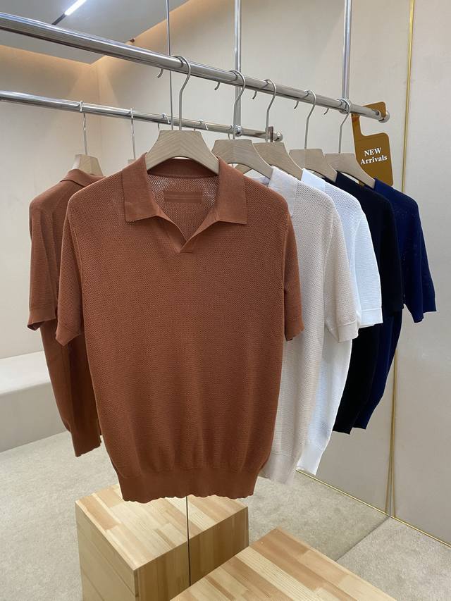 zegna25Ss新款镂空Polo 衫，这款采用Premium棉质面料制成，优雅隽永，经久耐穿，彰显考究休闲服饰魅力。Polo式开领为经典短袖廓形增添闲适气息。