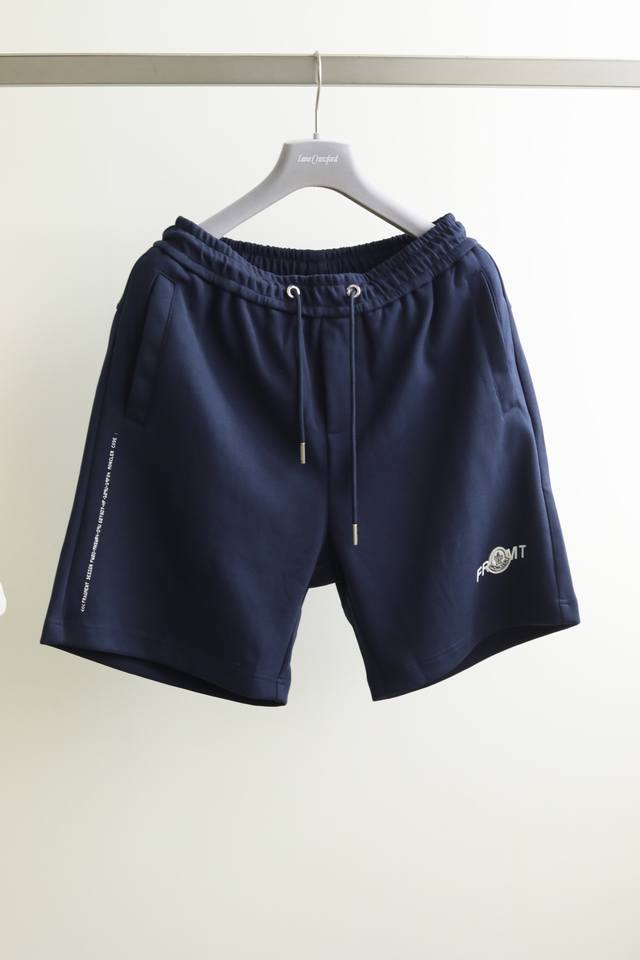 mon*Cl*R 蒙口 25年夏季新款休闲短裤 定制卫衣棉面料 吸汗透气！标志性Logo印花全原版五金辅料，简约休闲款式打造休闲与个性兼备的时髦单品 大气且百搭