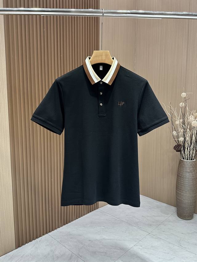 loro Piana 诺U翩雅 春夏新品Polo翻领T恤，采用丝光进口珠地棉面料，质地柔软细腻爽滑，上身亲肤又透气，体验感舒适度绝对满分，高级定制百搭款式 立体