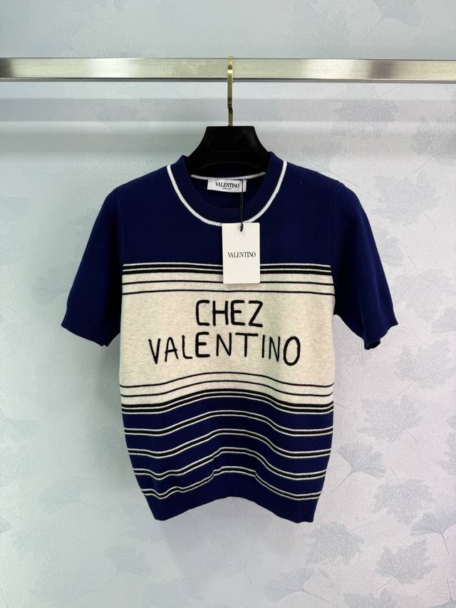 valentin*华伦天针织短袖，经典品牌刺绣设计，蓝色与米色条纹拼接，时尚大方。适合夏季穿着，套头设计。1色3码Sml 。T226B