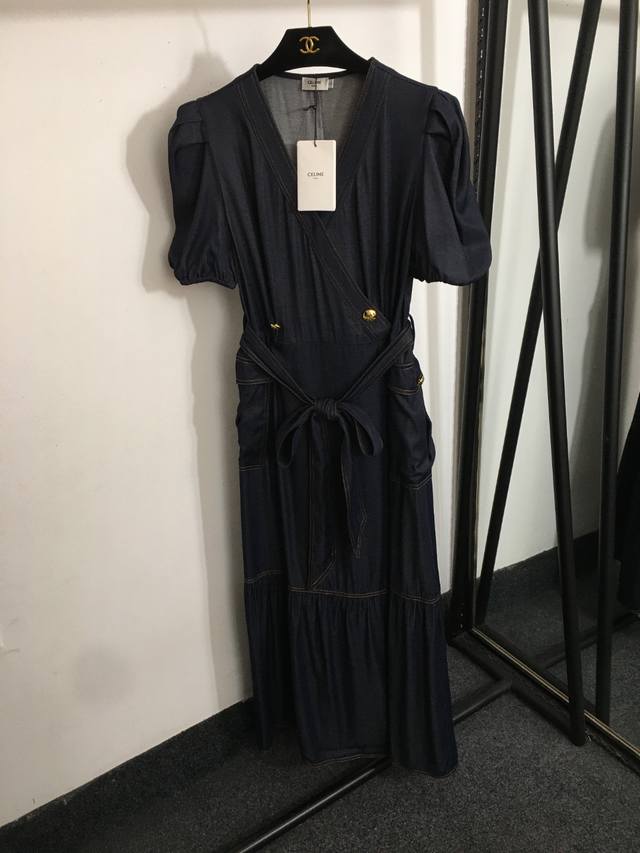 款号20252552 Celin*新款 侧边大口袋 系带收腰V领泡泡短袖牛仔连衣裙，蓝色，Sml， L码；胸围96，腰围82，袖长29，长135