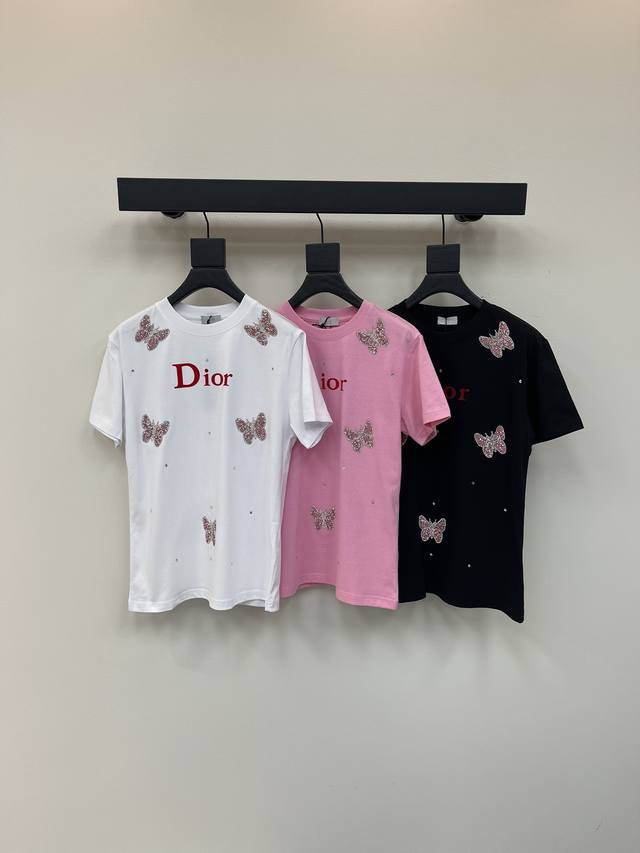 新品推荐Dior 2025 Logo烫钻蝴蝶短袖T恤！纯棉面料！Sml Aa”